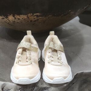 D Kids Cream and Gold Shoes Size 5